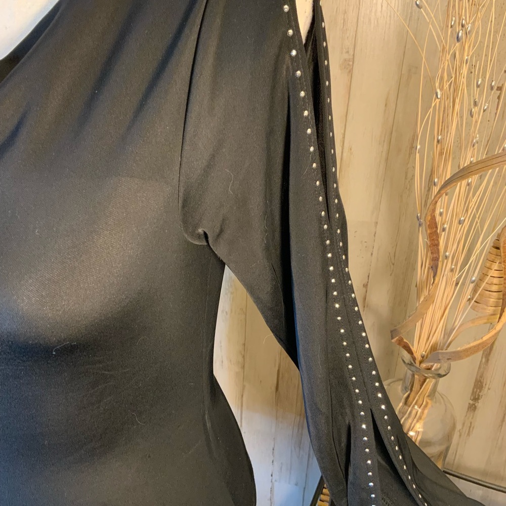 Rave stretchy fitted black top with open arm slits with silver accents. Size S